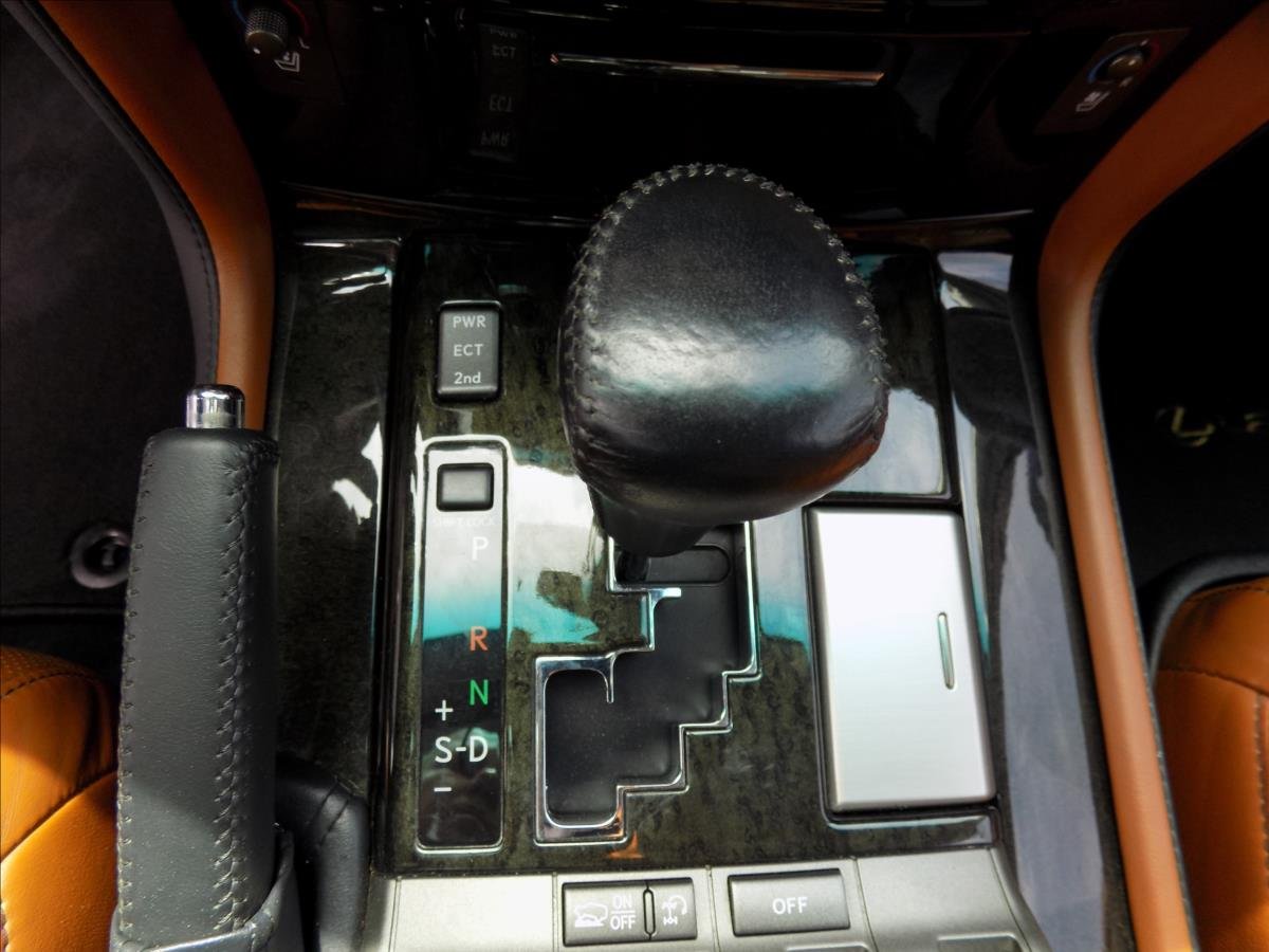 Lexus LX 570