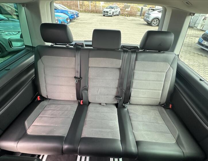 Volkswagen Multivan 14