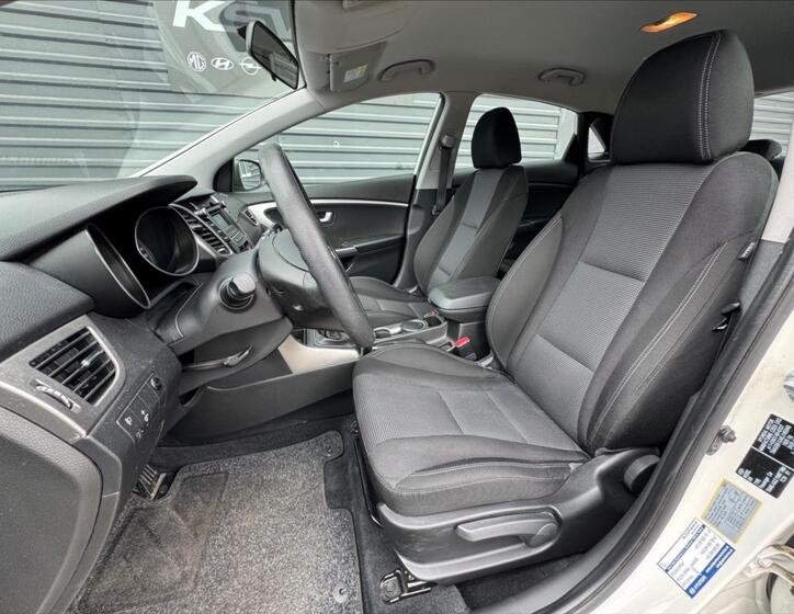 Hyundai i30 11