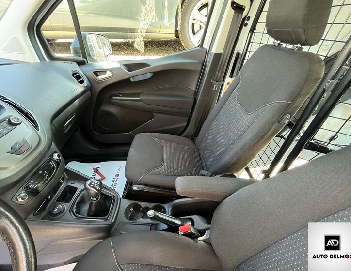Ford Transit Courier 27