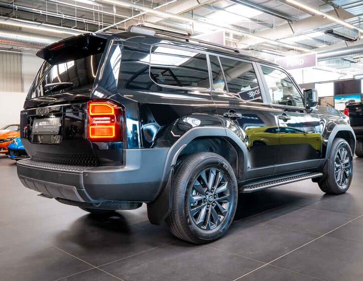 Toyota Land Cruiser 9