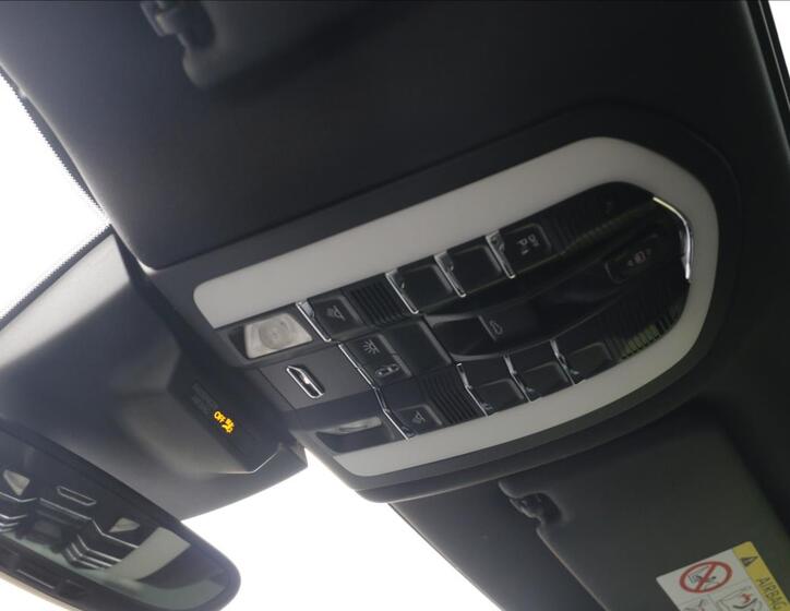 Porsche Macan 34
