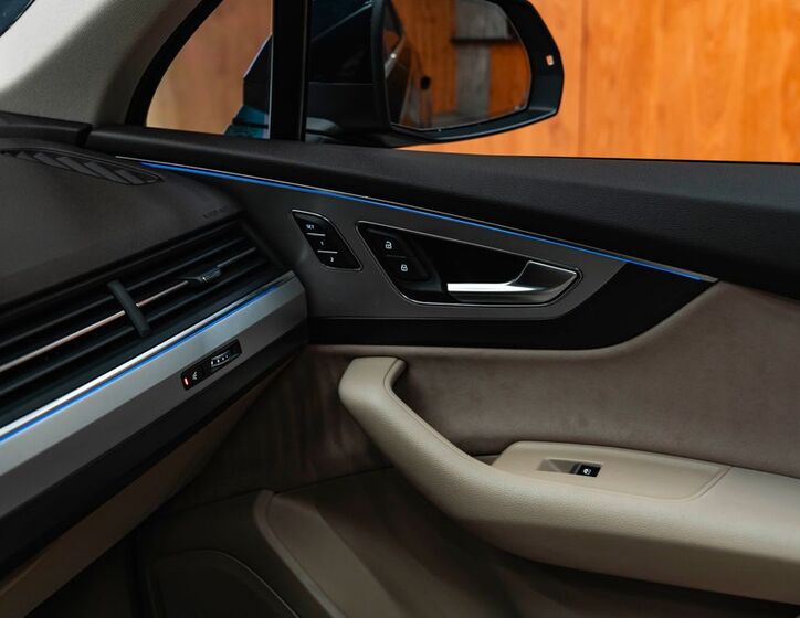 Audi Q7 8