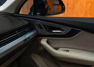 Audi Q7 8