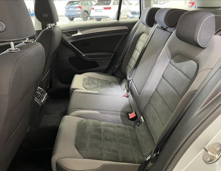 Volkswagen Golf 23