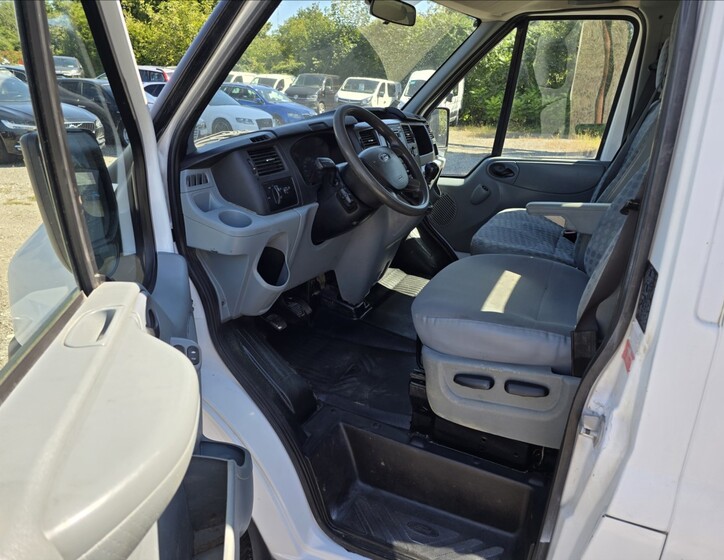 Ford Transit 9