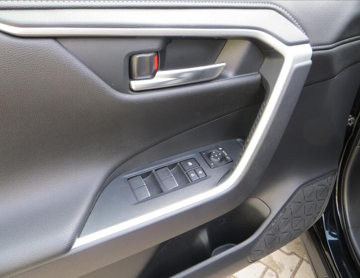 Toyota RAV4 12