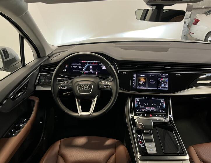 Audi Q7 5