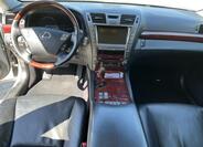 Lexus LS 460 13