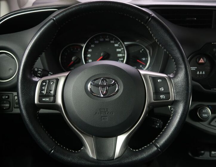 Toyota Yaris 14