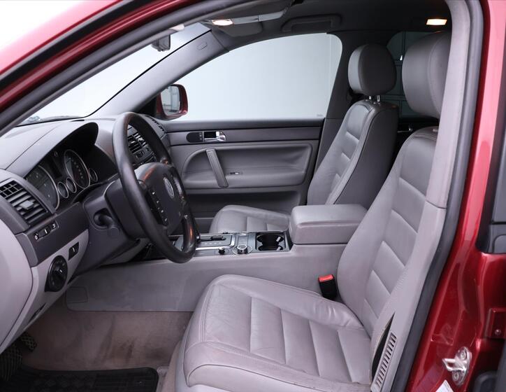 Volkswagen Touareg 11