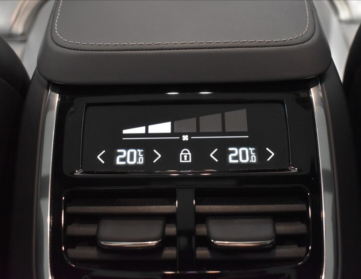 Volvo XC90 17
