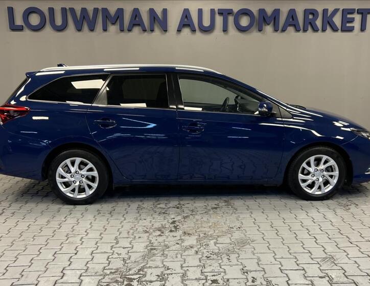 Toyota Auris 17