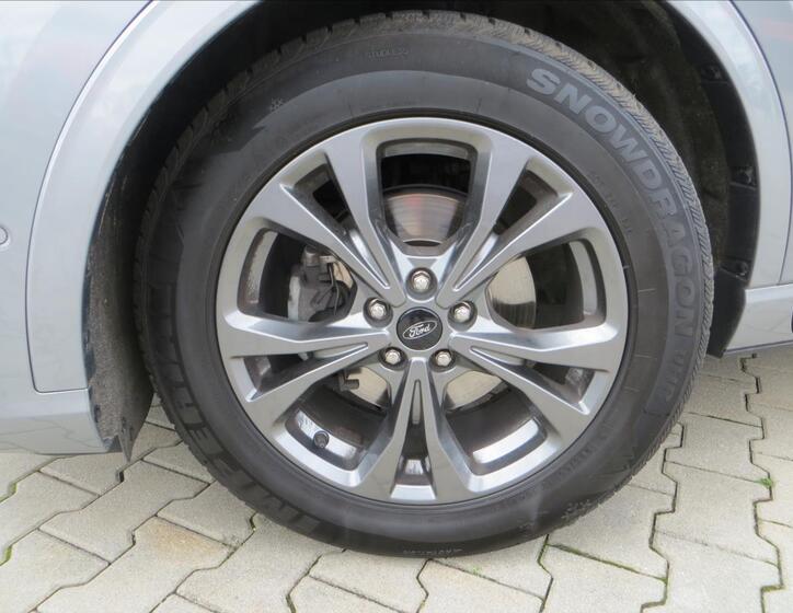 Ford Kuga 9