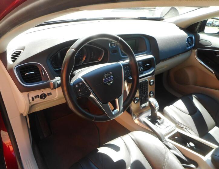 Volvo V40 9