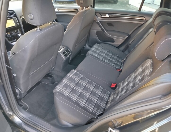Volkswagen Golf 31