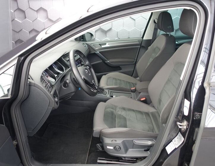 Volkswagen Golf 25