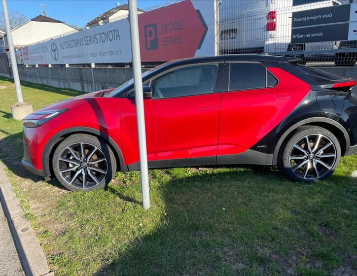 Toyota C-HR 2