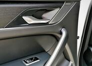 Jaguar F-Pace 38