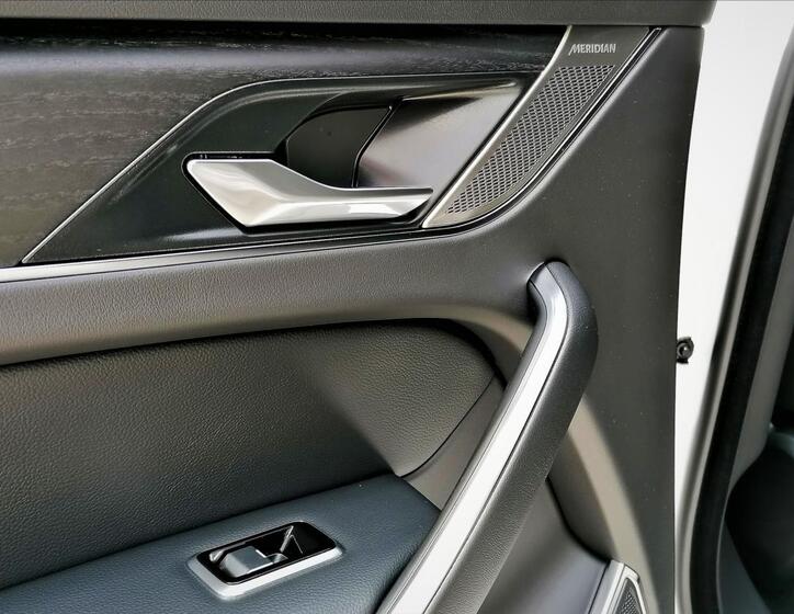 Jaguar F-Pace 38