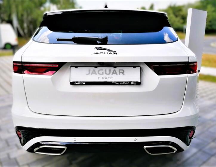 Jaguar F-Pace 6