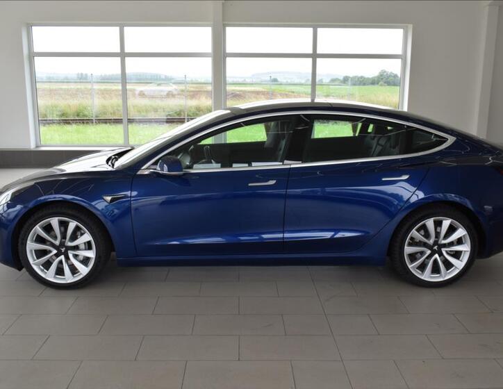 Tesla Model 3 5