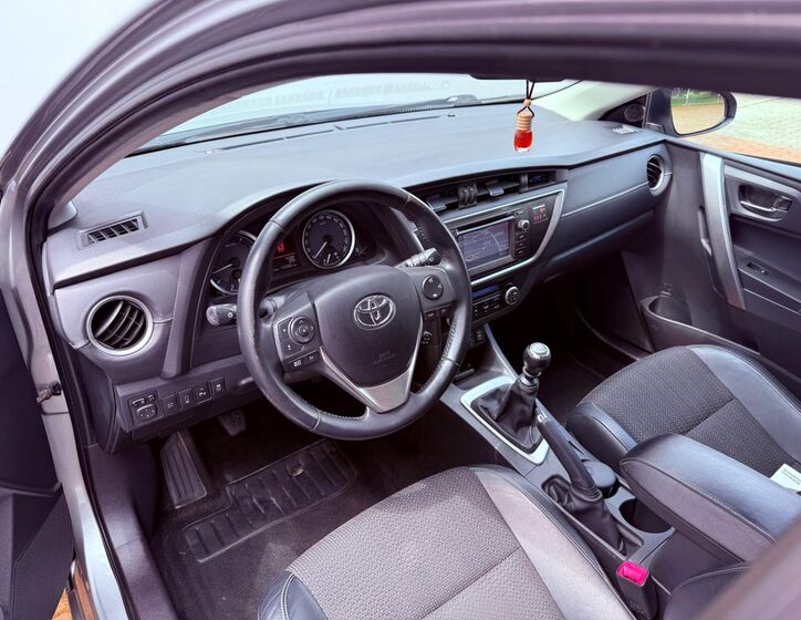 Toyota Auris 13