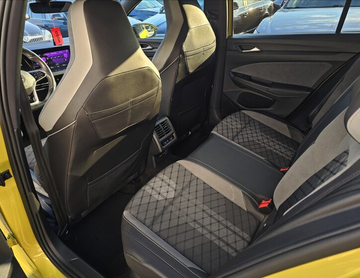 Volkswagen Golf 24