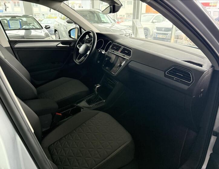 Volkswagen Tiguan 8