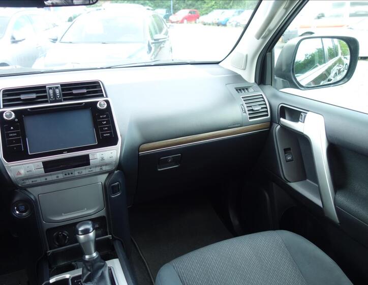Toyota Land Cruiser 23