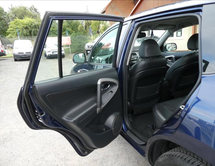Toyota RAV4 18