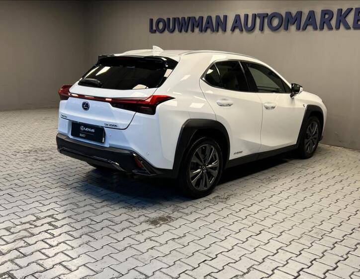 Lexus UX 250h 2