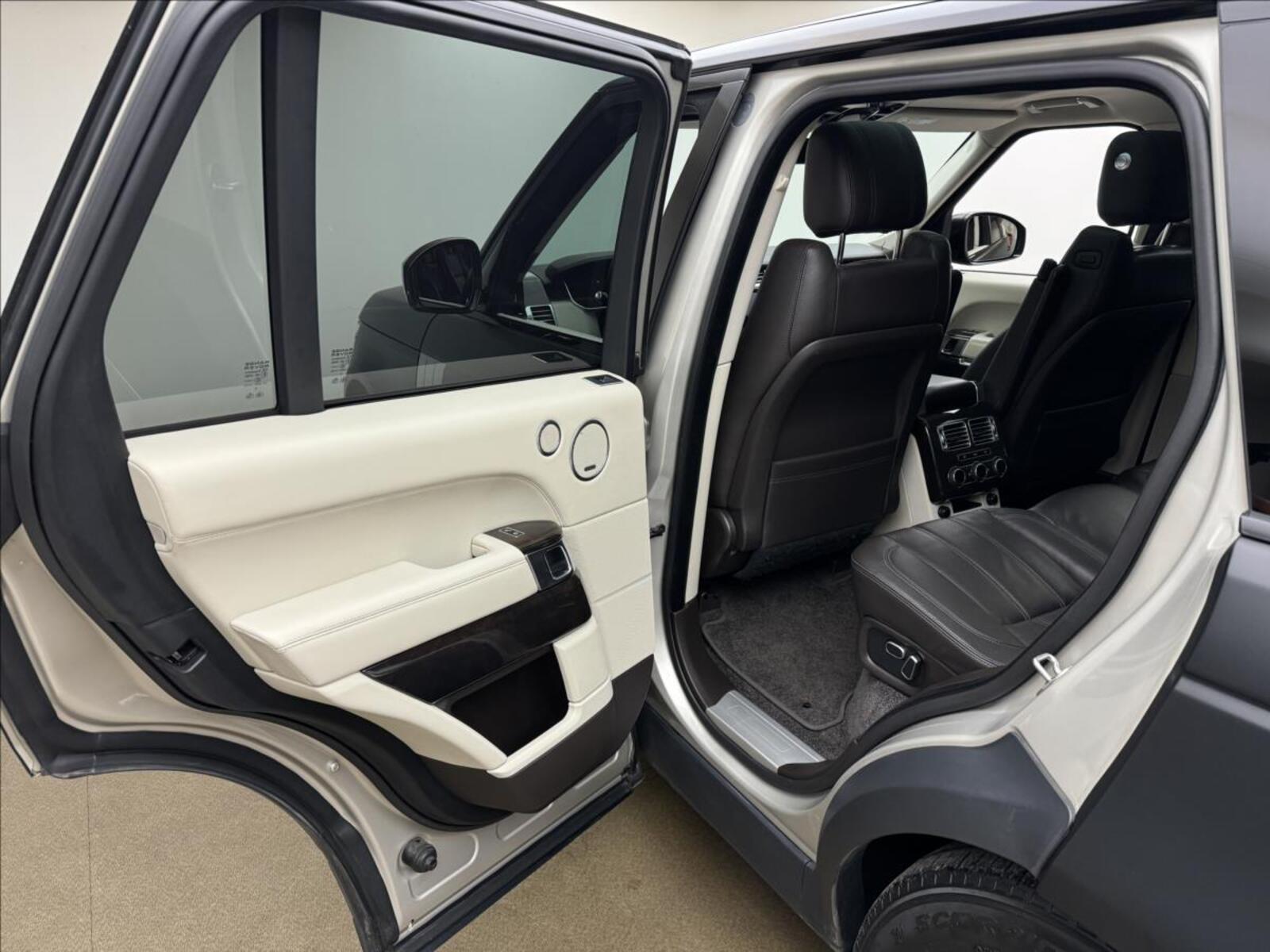 Land Rover Range Rover 43