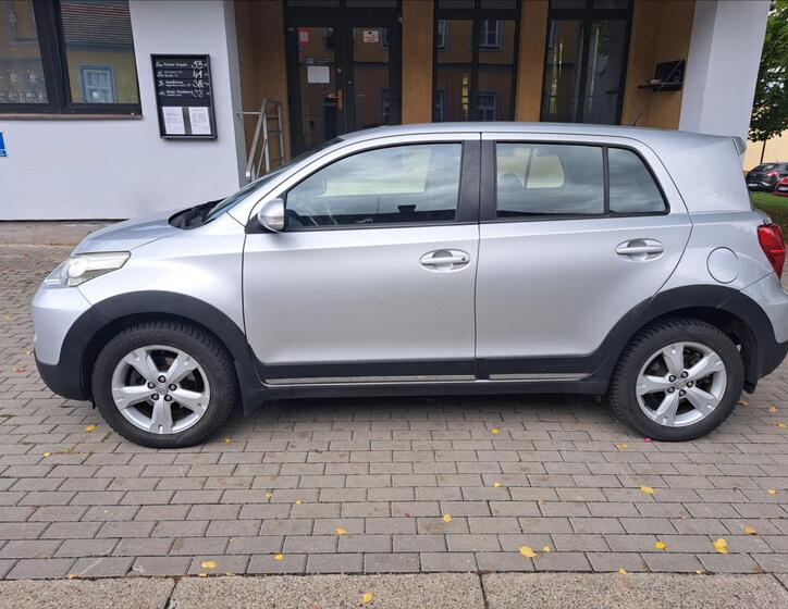 Toyota Urban Cruiser 5