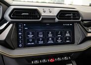 Lamborghini Urus 12