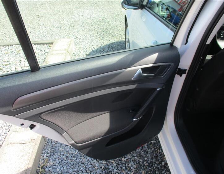 Volkswagen Golf 10