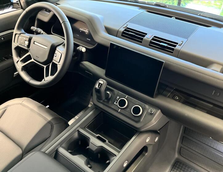 Land Rover Defender 31