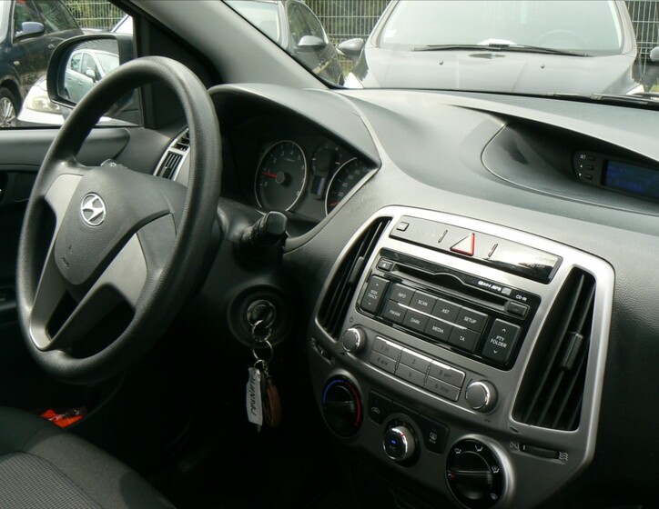Hyundai i20 15