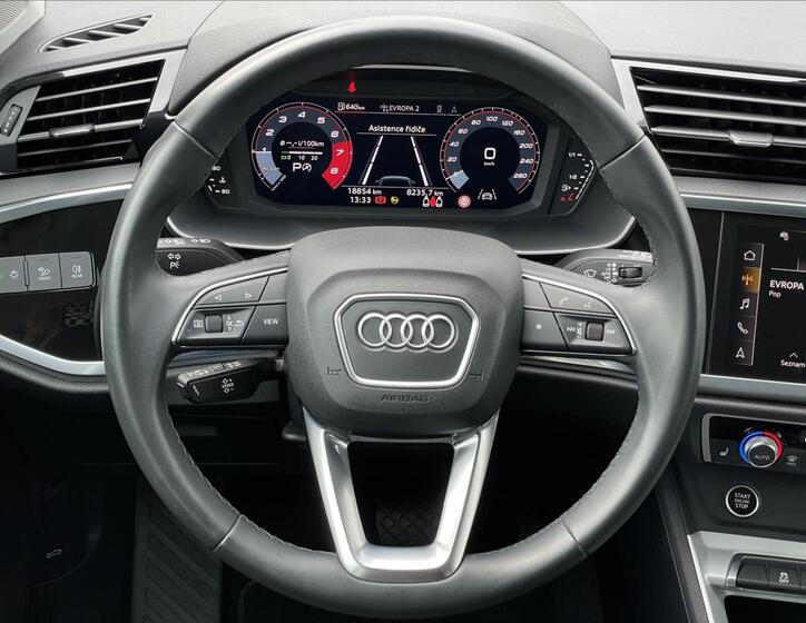 Audi Q3 8