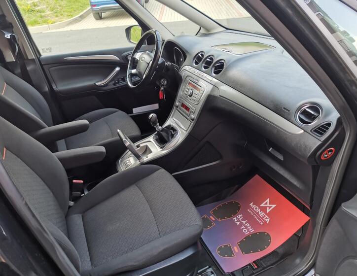 Ford Galaxy 18