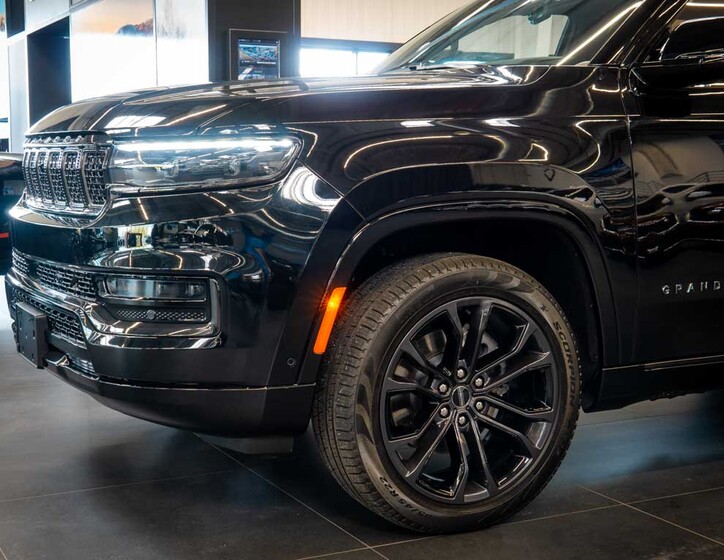 Jeep Grand Wagoneer 14