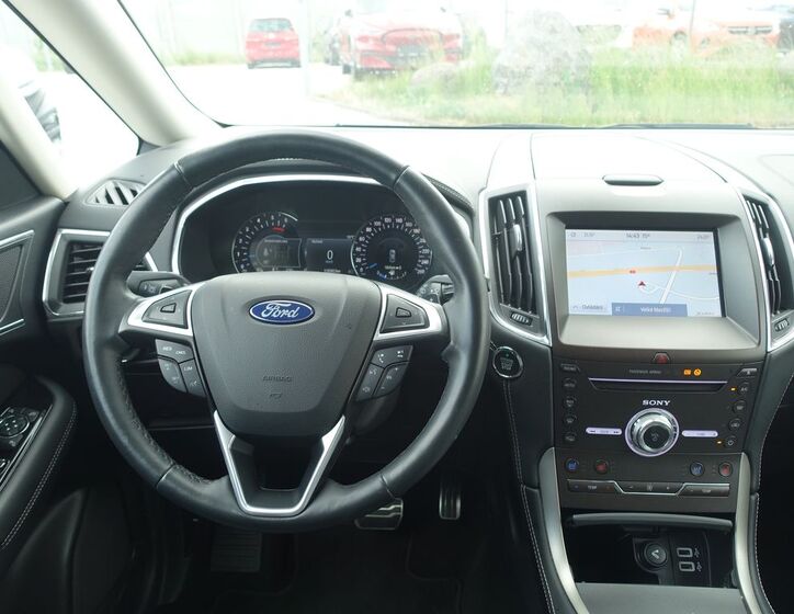 Ford Galaxy 9