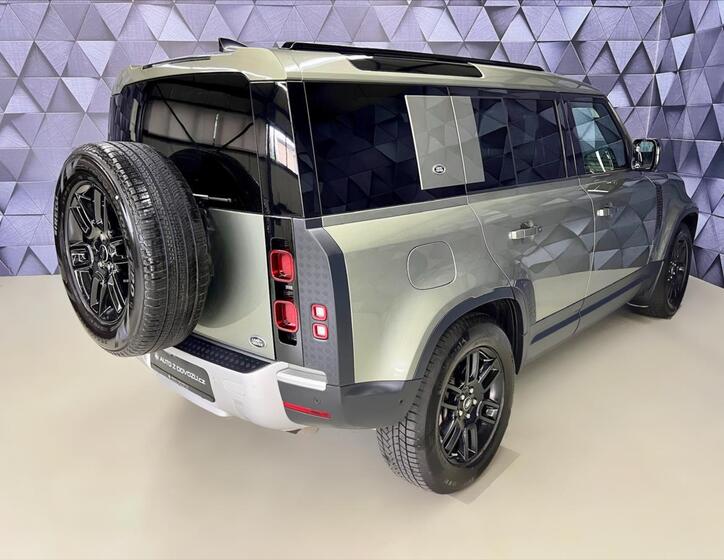 Land Rover Defender 7