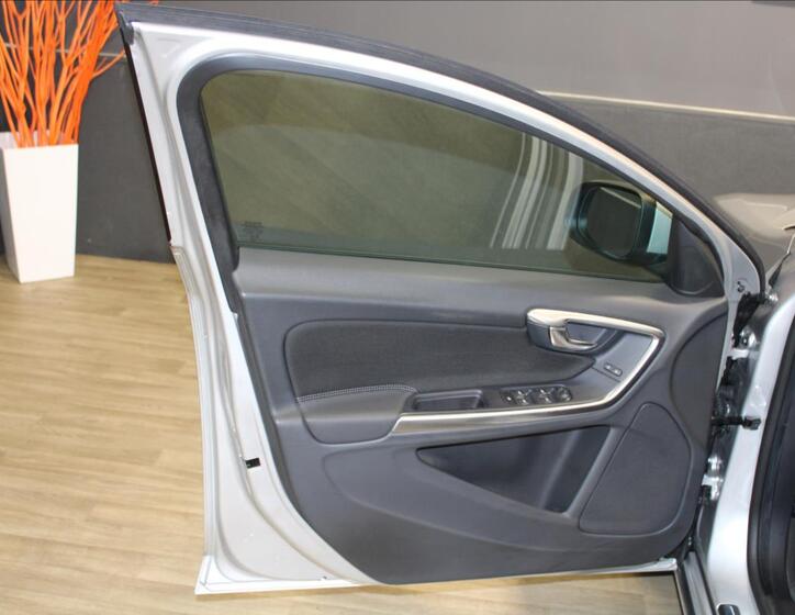 Volvo V60 10