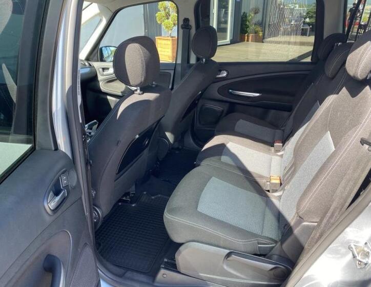 Ford Galaxy 12