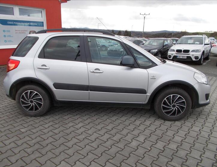 Suzuki SX4 8
