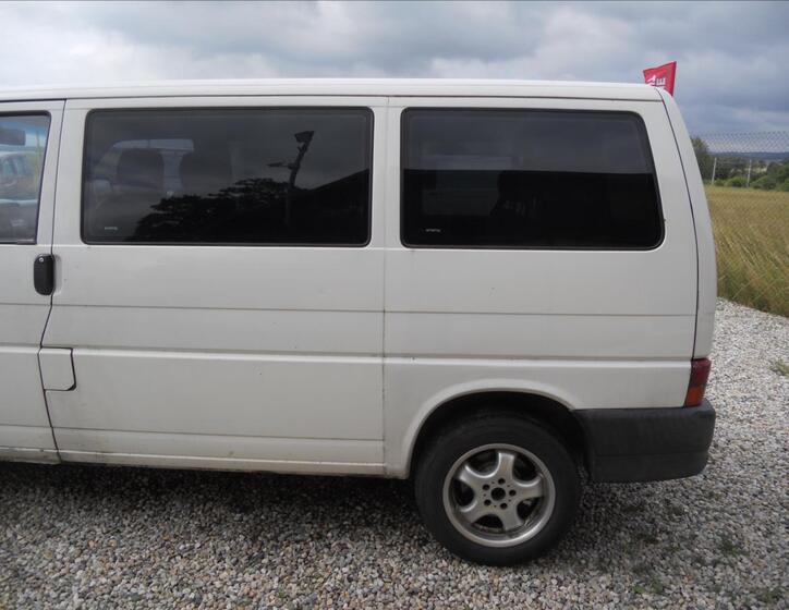 Volkswagen Caravelle 9