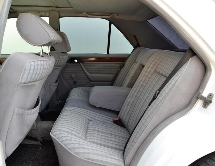 Mercedes-Benz 124 31