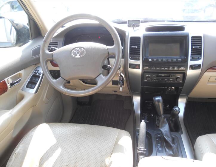 Toyota Land Cruiser 13