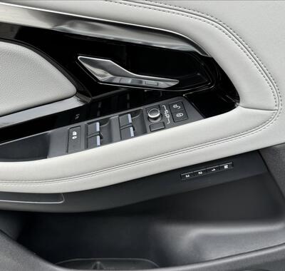 Land Rover Range Rover Evoque 38